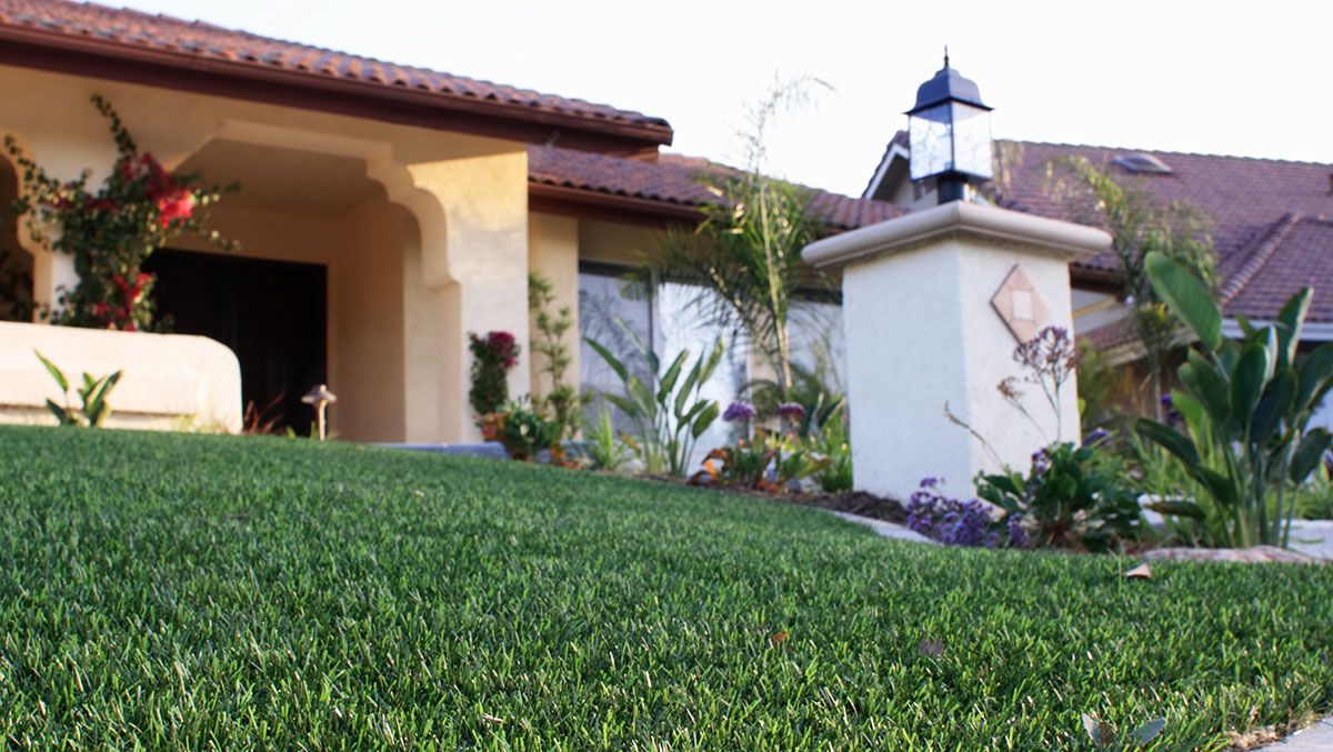pasto-sintetico-residencial-para-jardin.jpeg